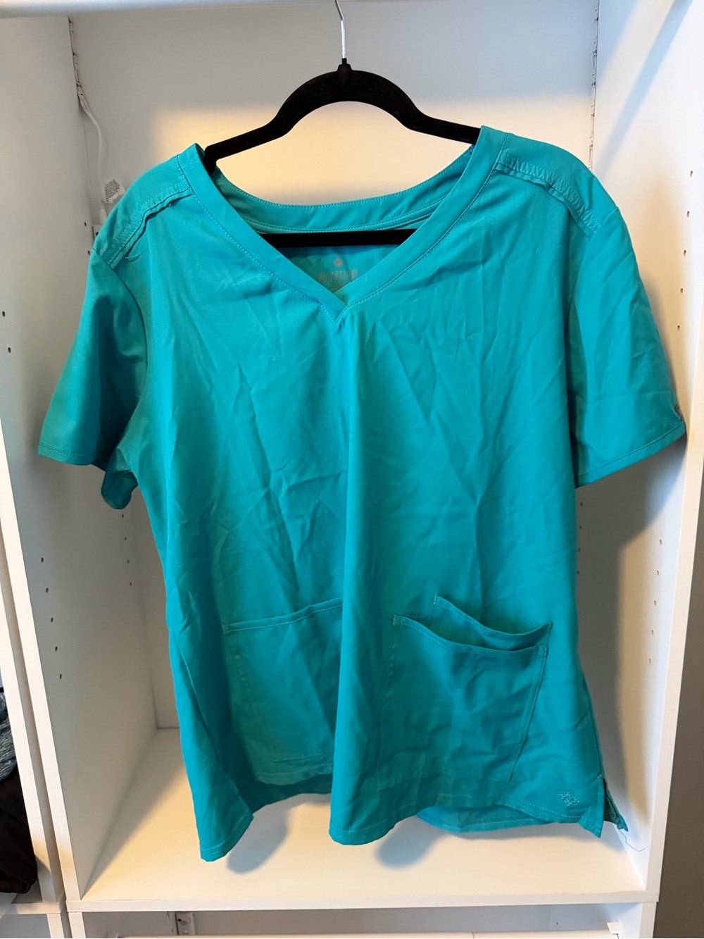 Med Couture Teal V-Neck Scrub Top Women’s XL